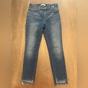MADEWELL 9” MIDRISE SKINNY JEANS IN PENDALE WASH DISTRESSED AT HEM - Size 27